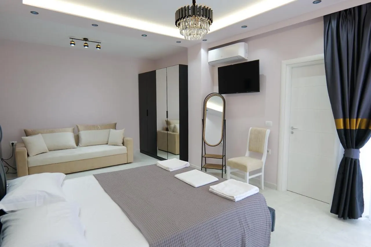 Saranda Luxury Apartments 0*, Саранда