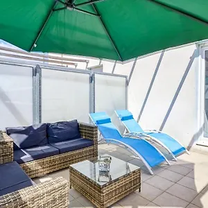 https://grand-studio-avec-terrasse-garage-et-piscine.fr-provencehotel.com