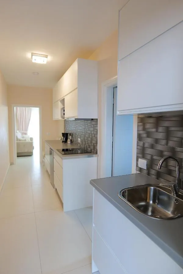 Saranda Luxury Apartments 0*,